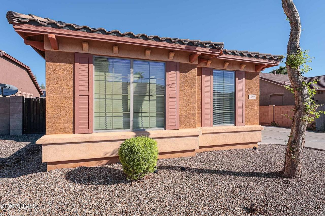 15988 W Yavapai St - Photo 3 of 30