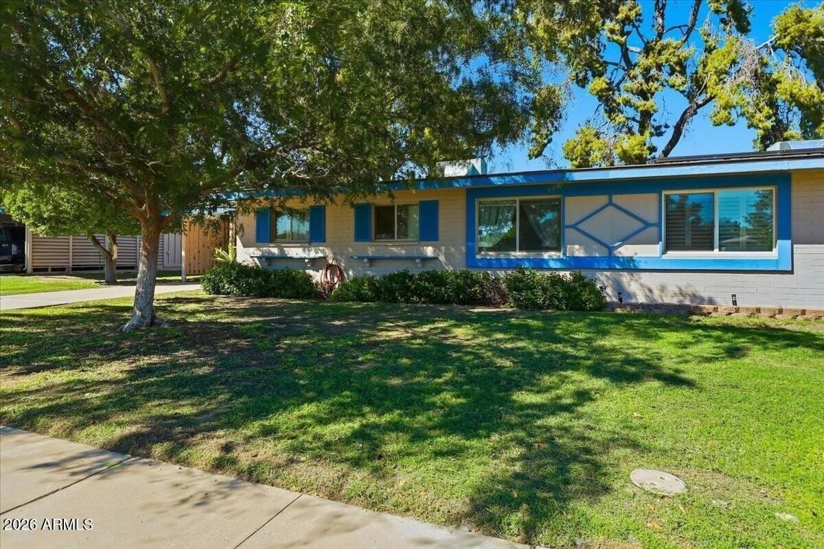 10916 W Peoria Ave - Photo 2 of 30
