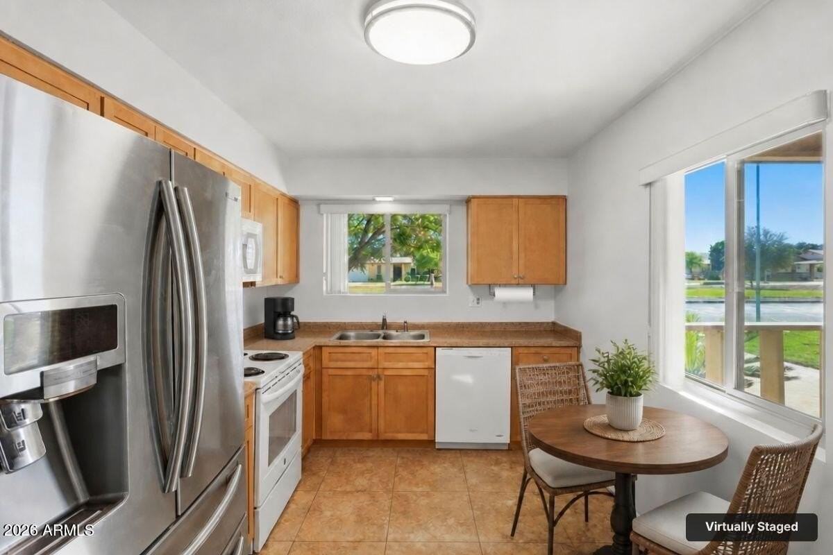 10916 W Peoria Ave - Photo 7 of 30