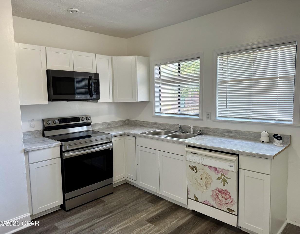 422 Magnolia Ave #1 - Photo 4 of 10