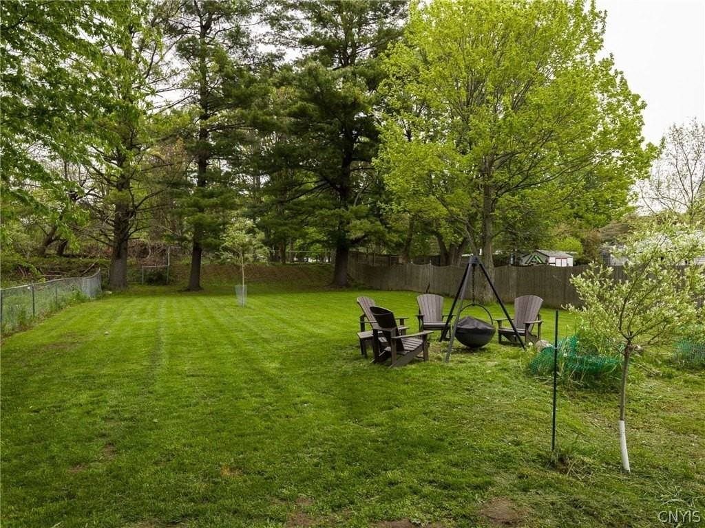 332 Butterfield Ave - Photo 5 of 46