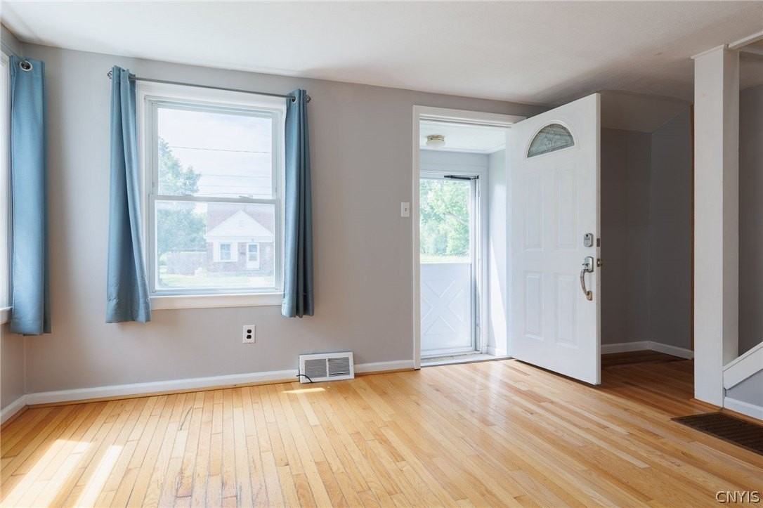 332 Butterfield Ave - Photo 6 of 46