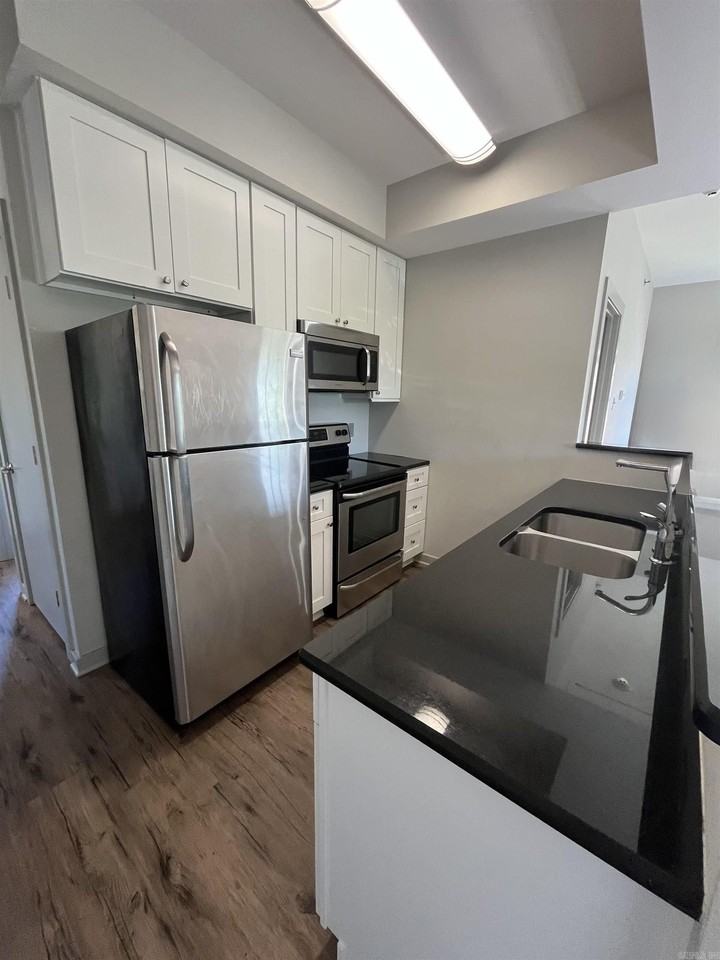 1855 Mckennon St #5 - Photo 4 of 11