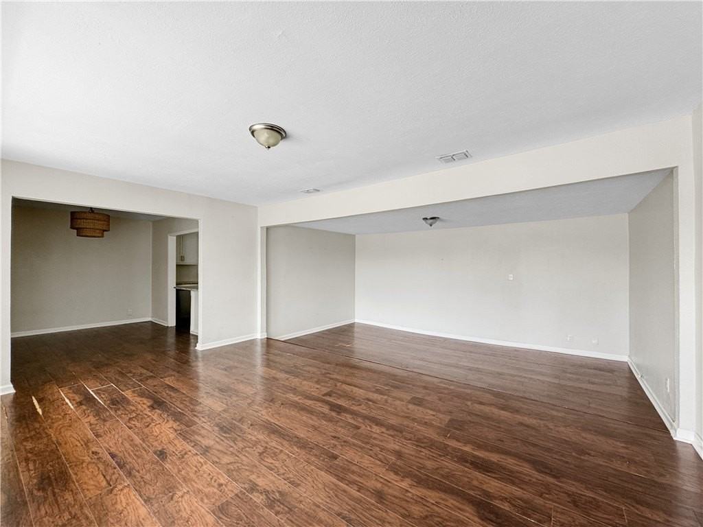 1034 Mcclendon St - Photo 3 of 19