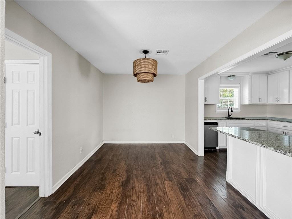 1034 Mcclendon St - Photo 6 of 19