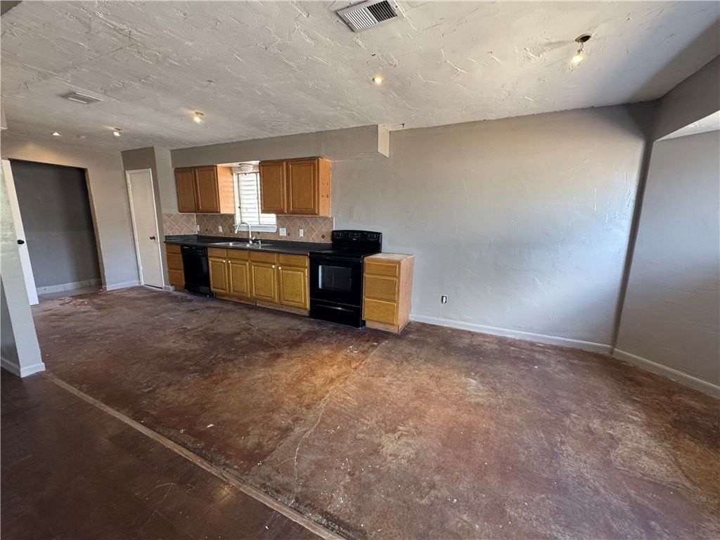 5929 Parkview Dr - Photo 5 of 19