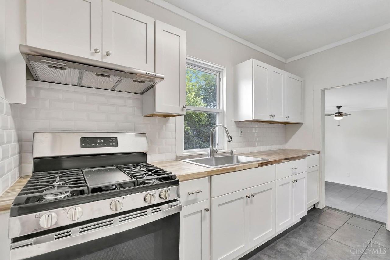 6985 Beechmont Ave - Photo 5 of 22