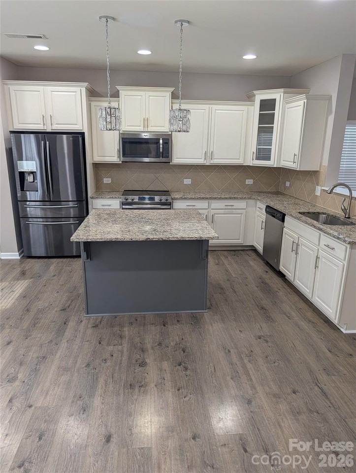 4031 Huntley Glen Dr - Photo 3 of 9
