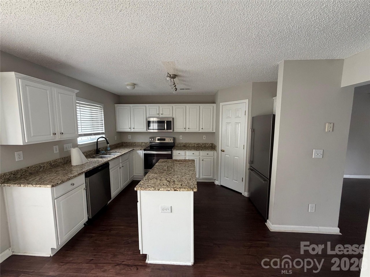9530 Drains Bay Ct - Photo 4 of 11