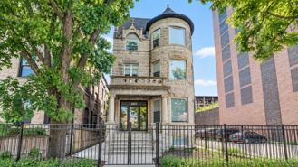 3927 N Clarendon Ave #1F - Photo 1 of 1