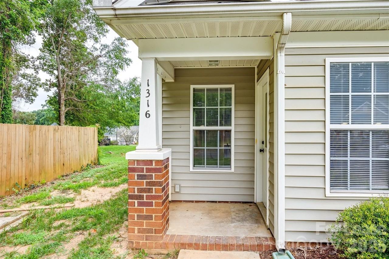 1316 Dan Dr - Photo 3 of 25
