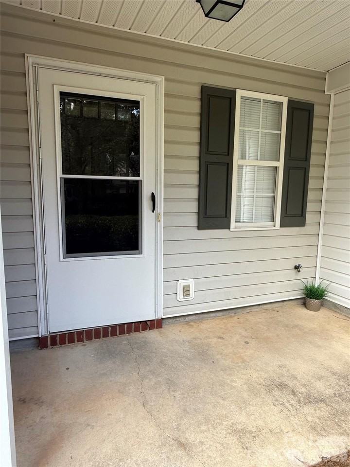 10281 University Park Ln - Photo 2 of 26