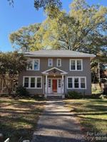 featured image of 613 S York St