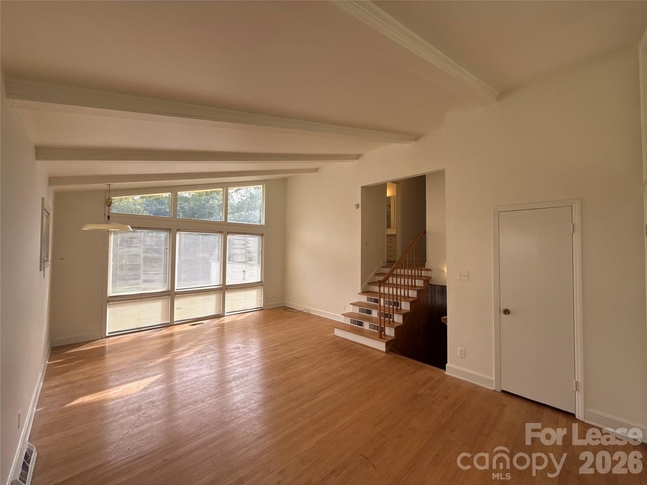 1413 Grovewood Dr - Photo 3 of 16
