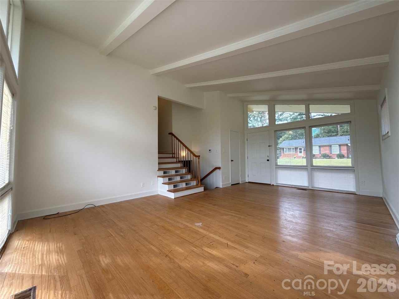 1413 Grovewood Dr - Photo 4 of 16