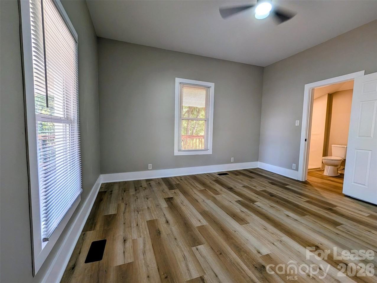 635 S Grove St - Photo 5 of 11