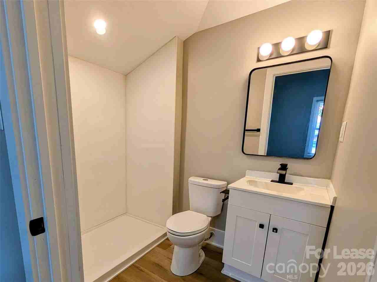 635 S Grove St - Photo 6 of 11