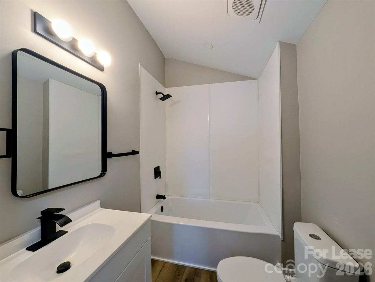 635 S Grove St - Photo 7 of 11