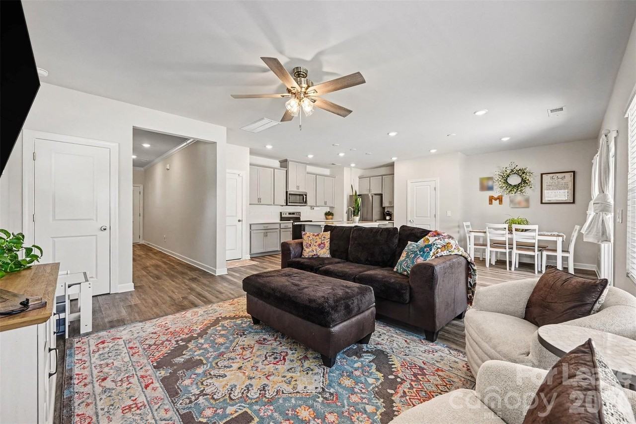 408 Luna Ln - Photo 3 of 22