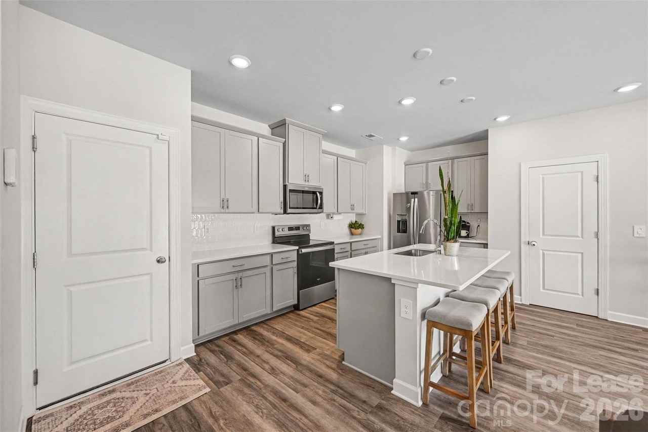 408 Luna Ln - Photo 6 of 22