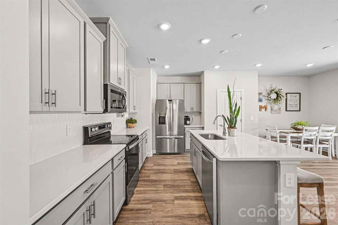 408 Luna Ln - Photo 7 of 22