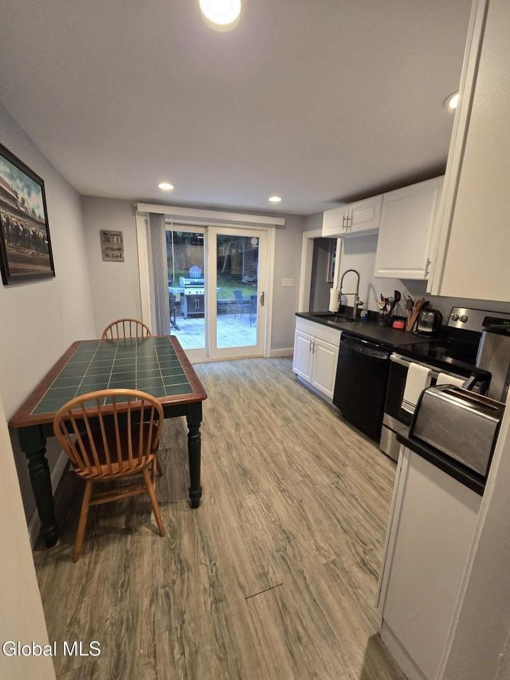 247 Maple Ave - Photo 4 of 17