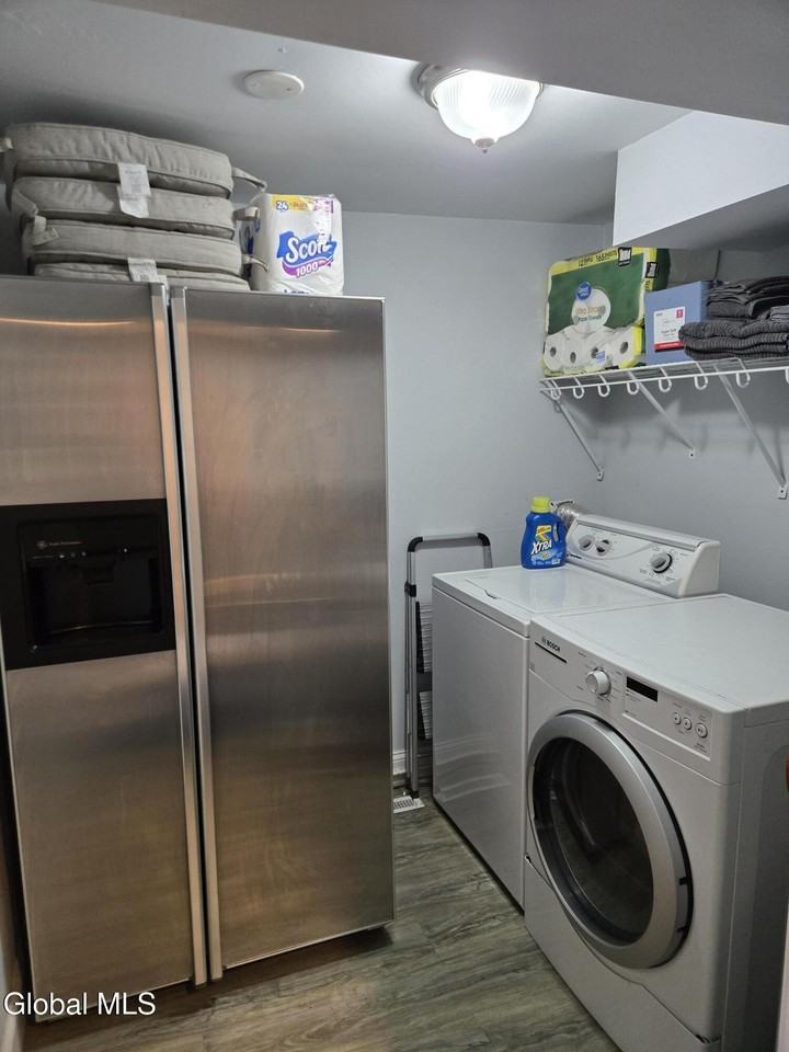 247 Maple Ave - Photo 5 of 17