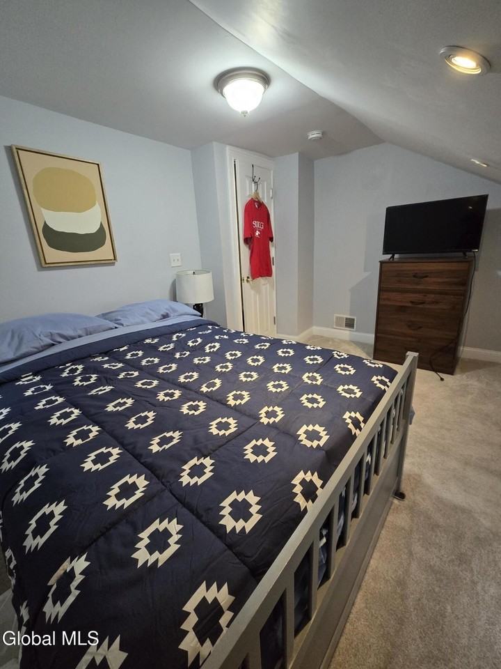 247 Maple Ave - Photo 6 of 17