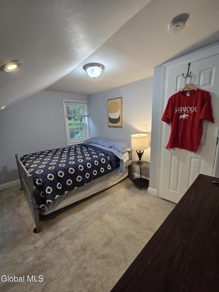 247 Maple Ave - Photo 7 of 17