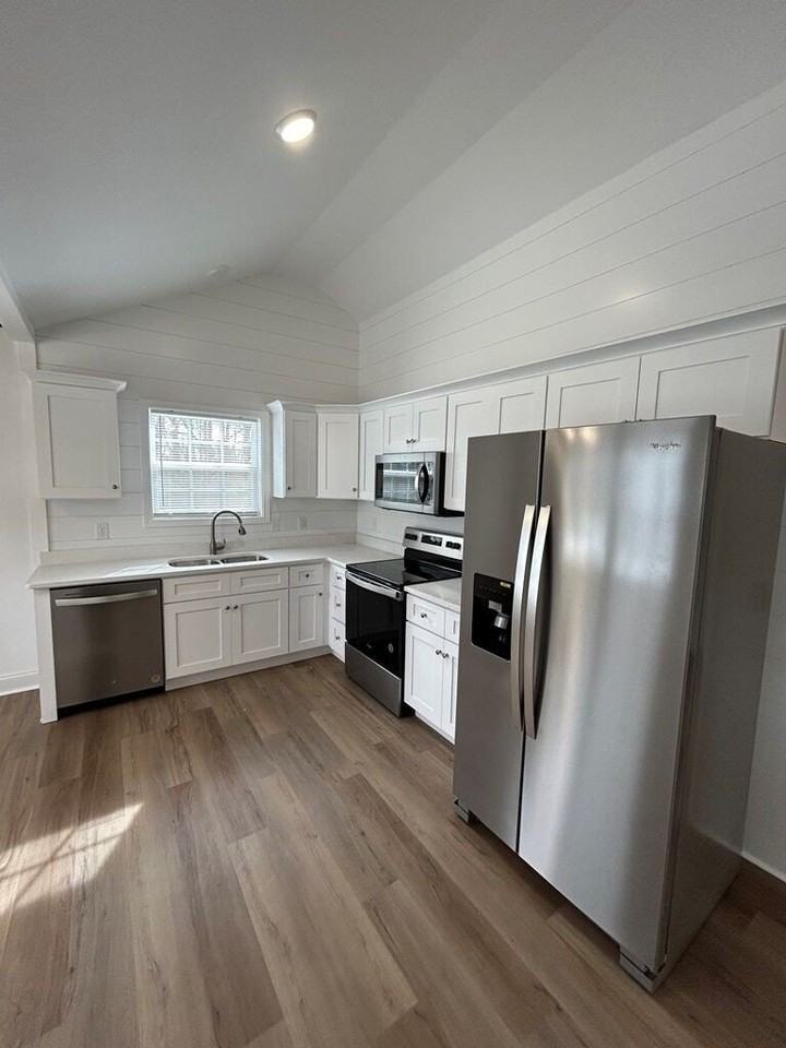 301 Shady Dr - Photo 2 of 11