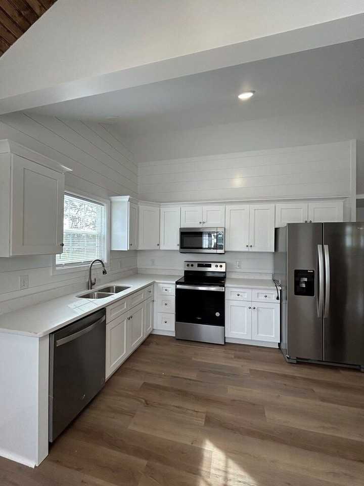 301 Shady Dr - Photo 3 of 11