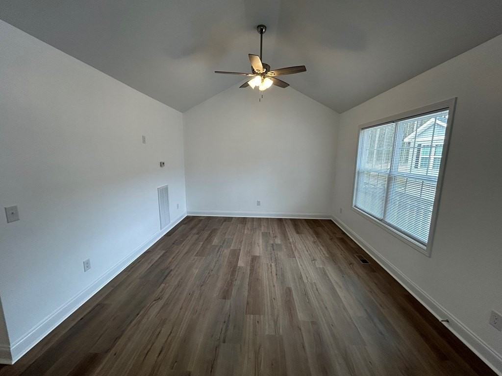 301 Shady Dr - Photo 5 of 11