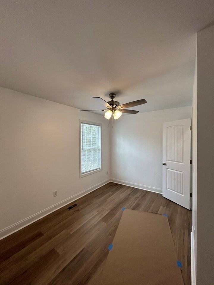 301 Shady Dr - Photo 7 of 11