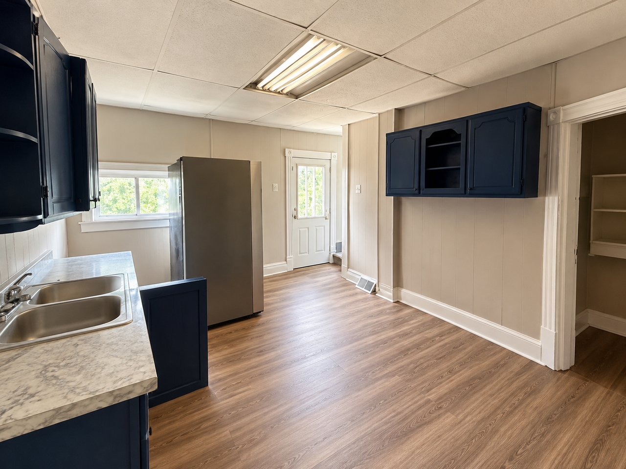 744 Large Ave - Photo 4 of 10