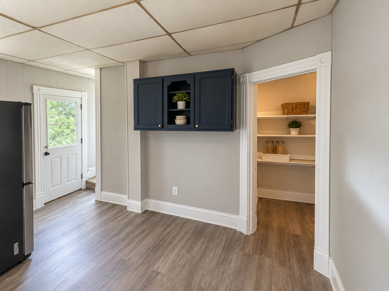 744 Large Ave - Photo 5 of 10