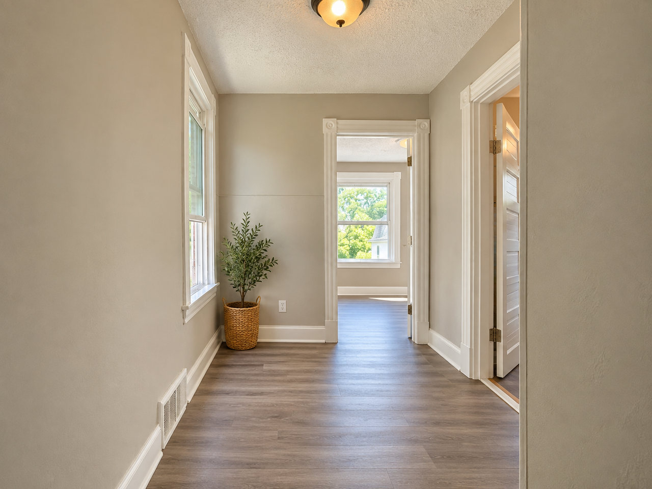 744 Large Ave - Photo 6 of 10