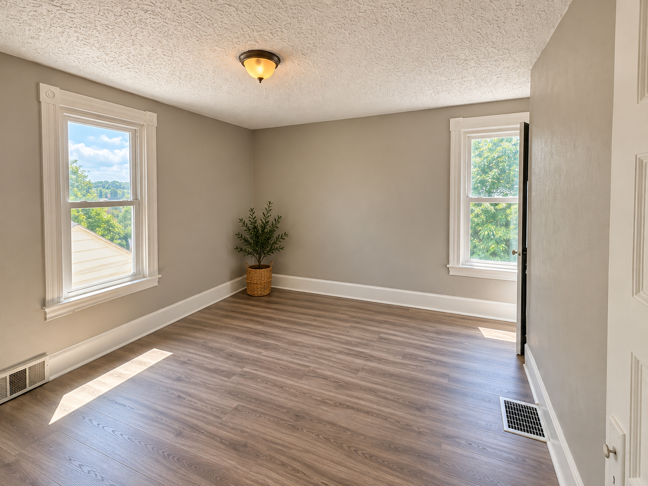 744 Large Ave - Photo 7 of 10