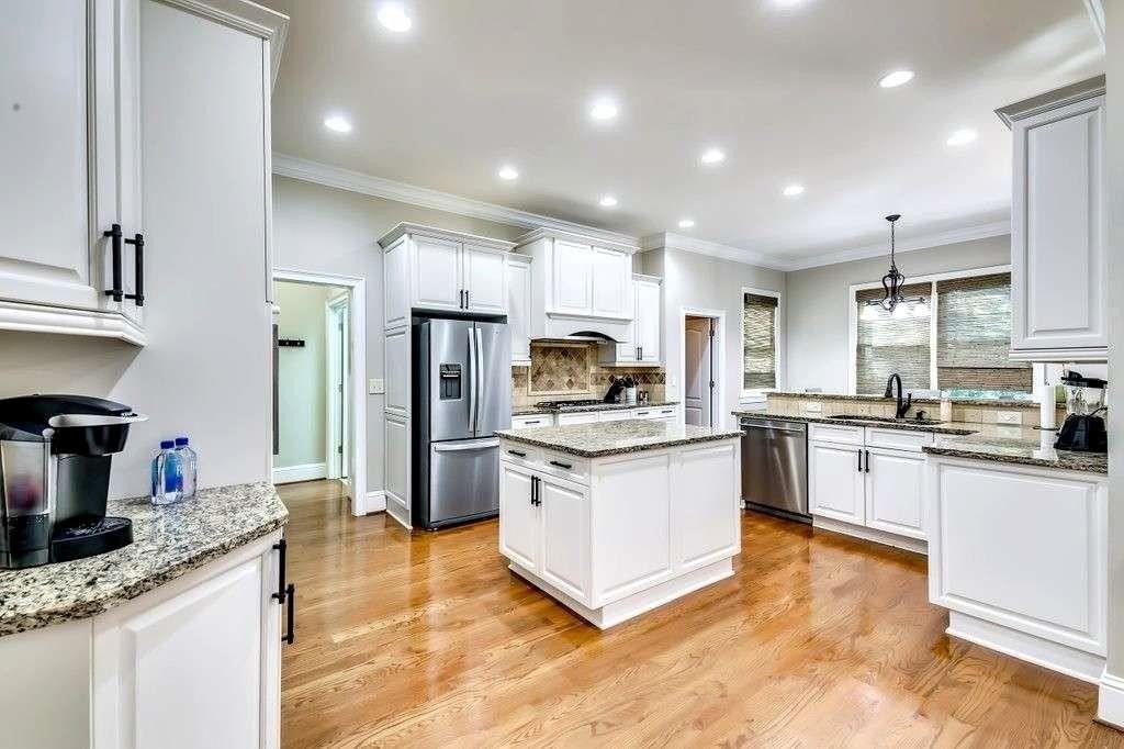 1897 8th St - Photo 6 of 27