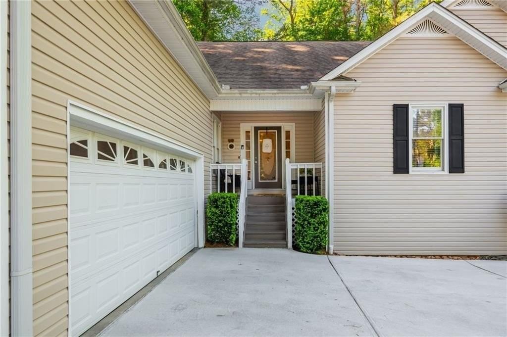 6011 Crabapple Way - Photo 3 of 50