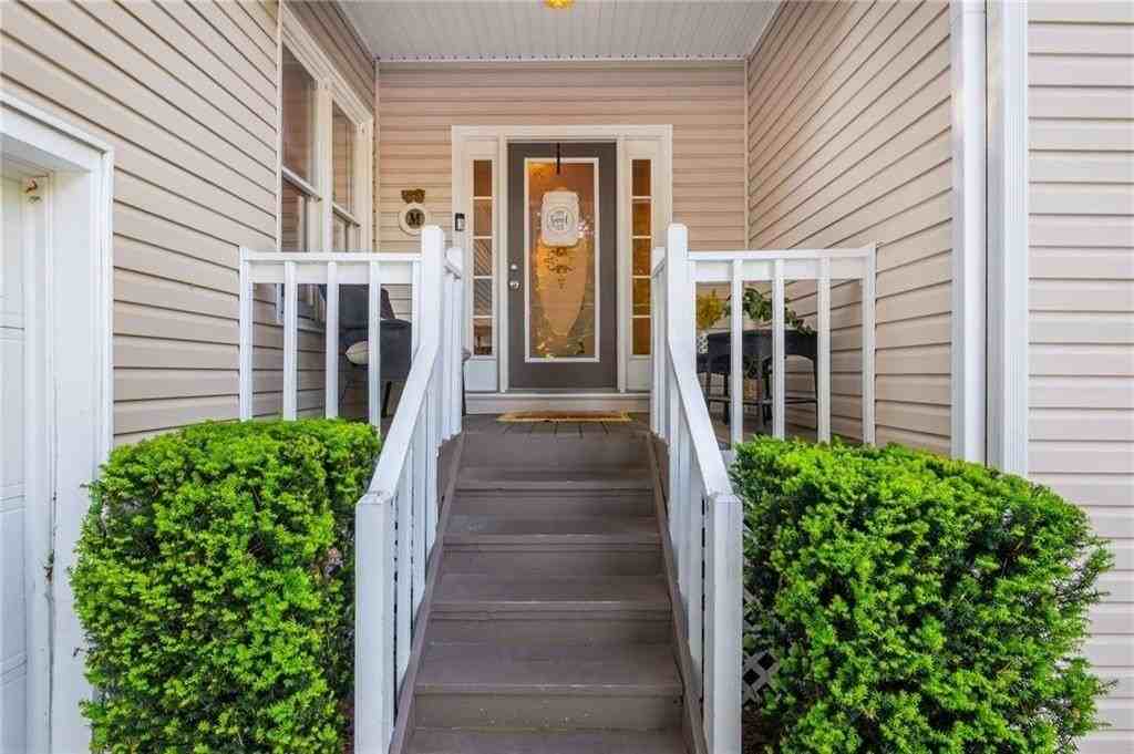 6011 Crabapple Way - Photo 4 of 50