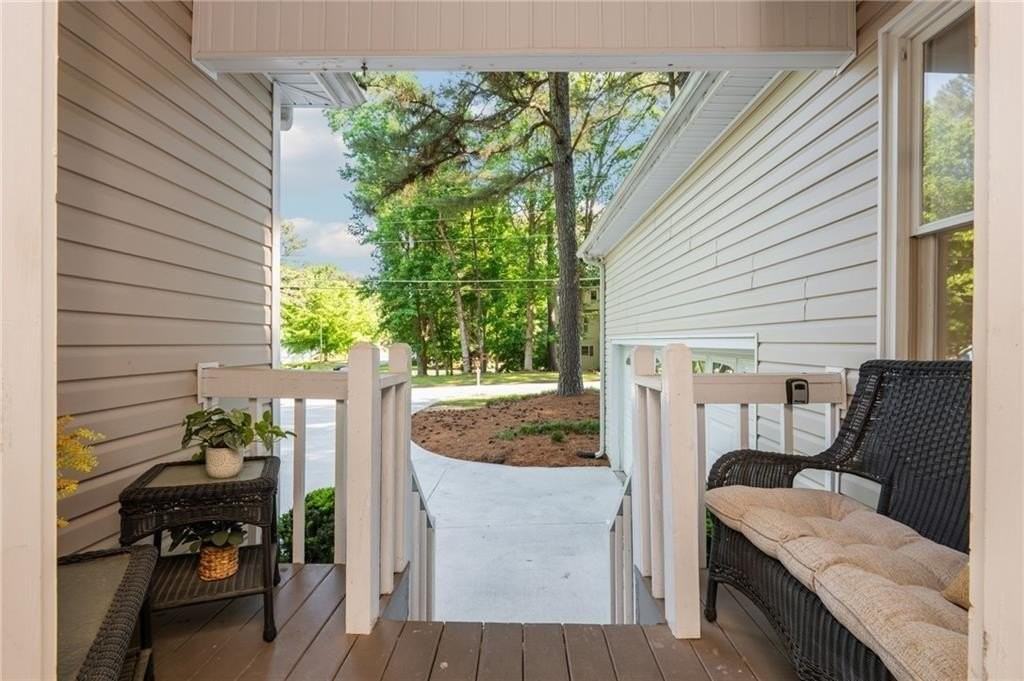 6011 Crabapple Way - Photo 5 of 50