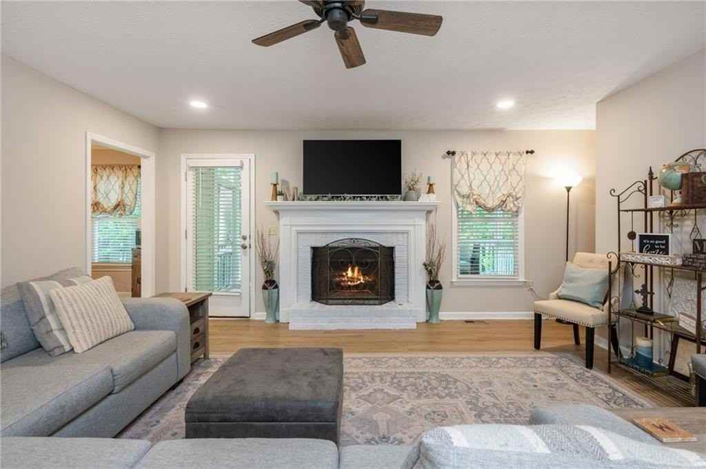6011 Crabapple Way - Photo 7 of 50