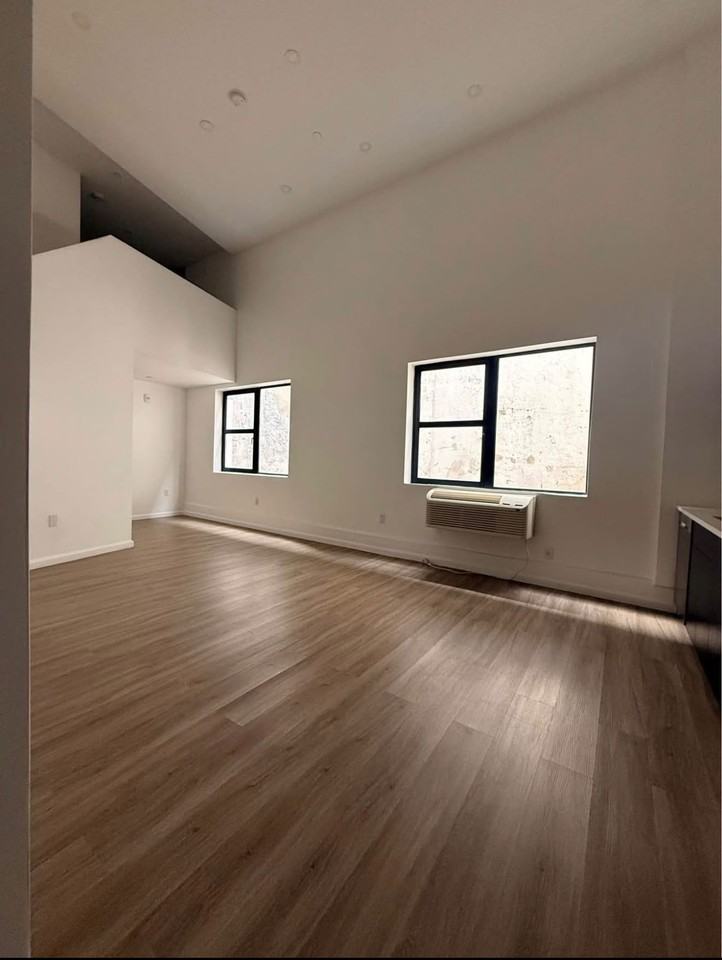 556 Market Street #1B - Photo 3 of 4