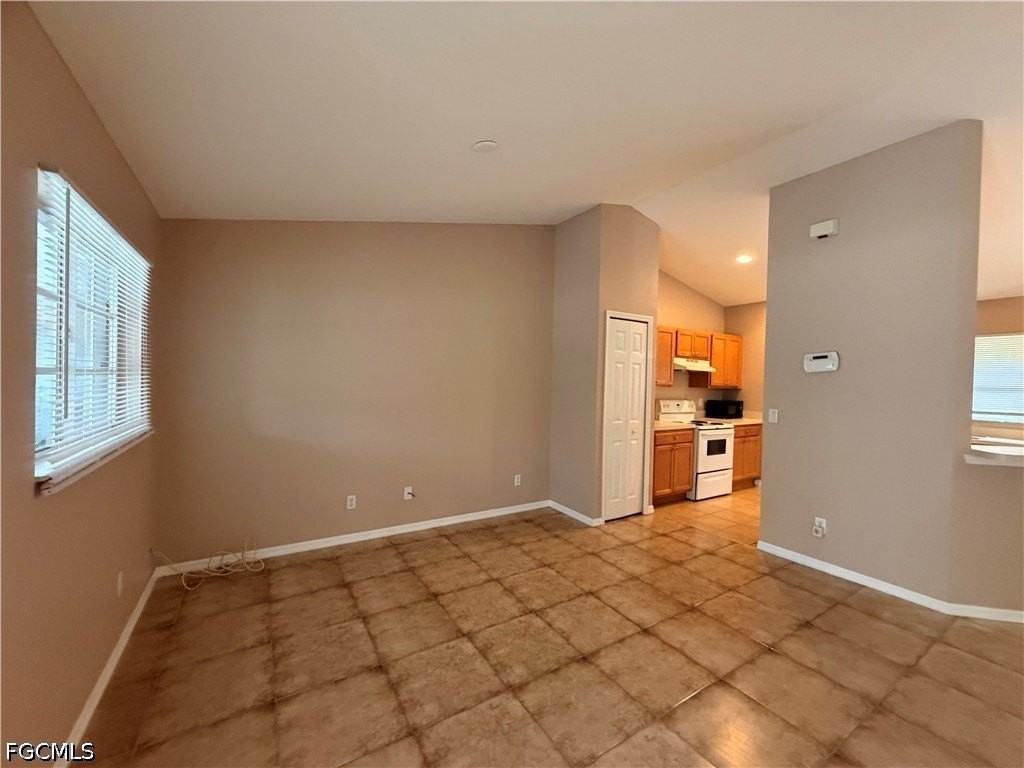 566 Nimitz Blvd - Photo 4 of 21