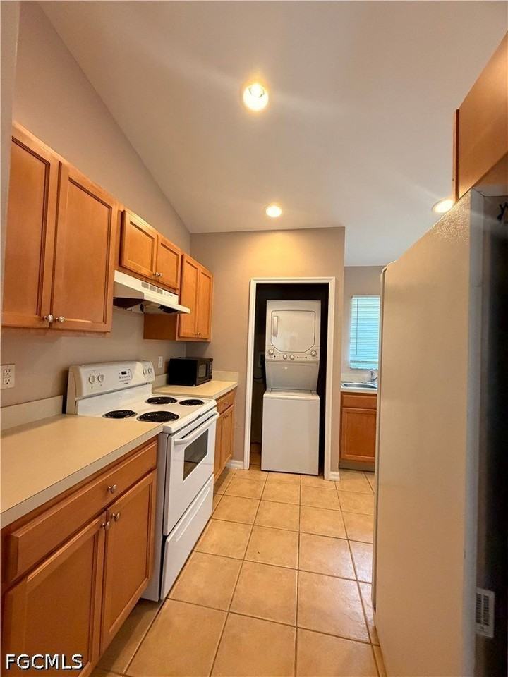 566 Nimitz Blvd - Photo 5 of 21