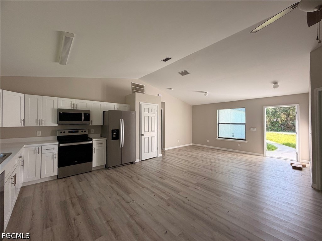 3607 E 18th St - Photo 3 of 22