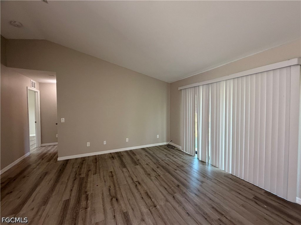 3607 E 18th St - Photo 4 of 22