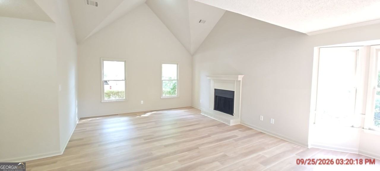 391 N Beach Ct - Photo 2 of 17