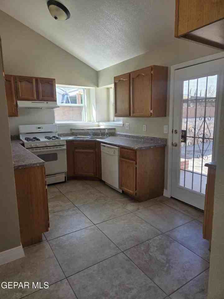 505 Von Bargen Dr - Photo 6 of 17