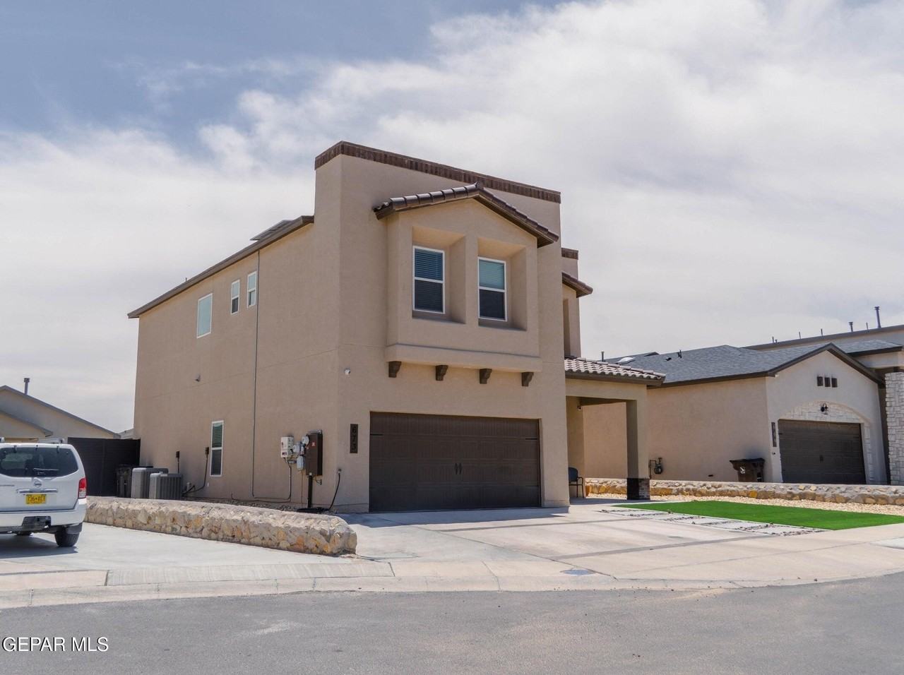 673 La Entrada Cir - Photo 2 of 33
